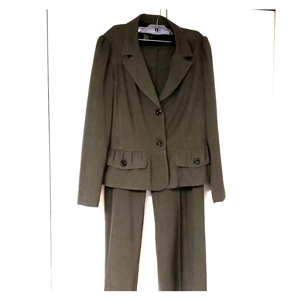 Vintage Light brand  peplum pant suit
